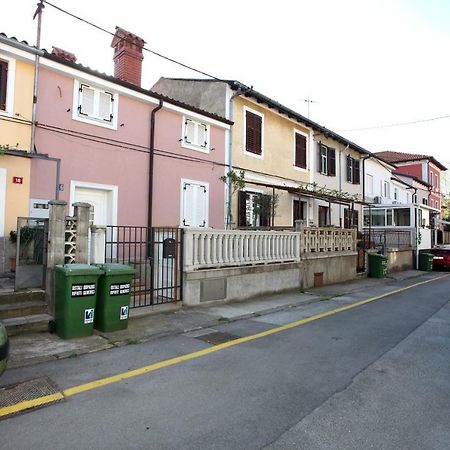 Apartment Svobode Izola Bagian luar foto